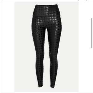 ****ISO*** Peloton Houndstooth Leggings
